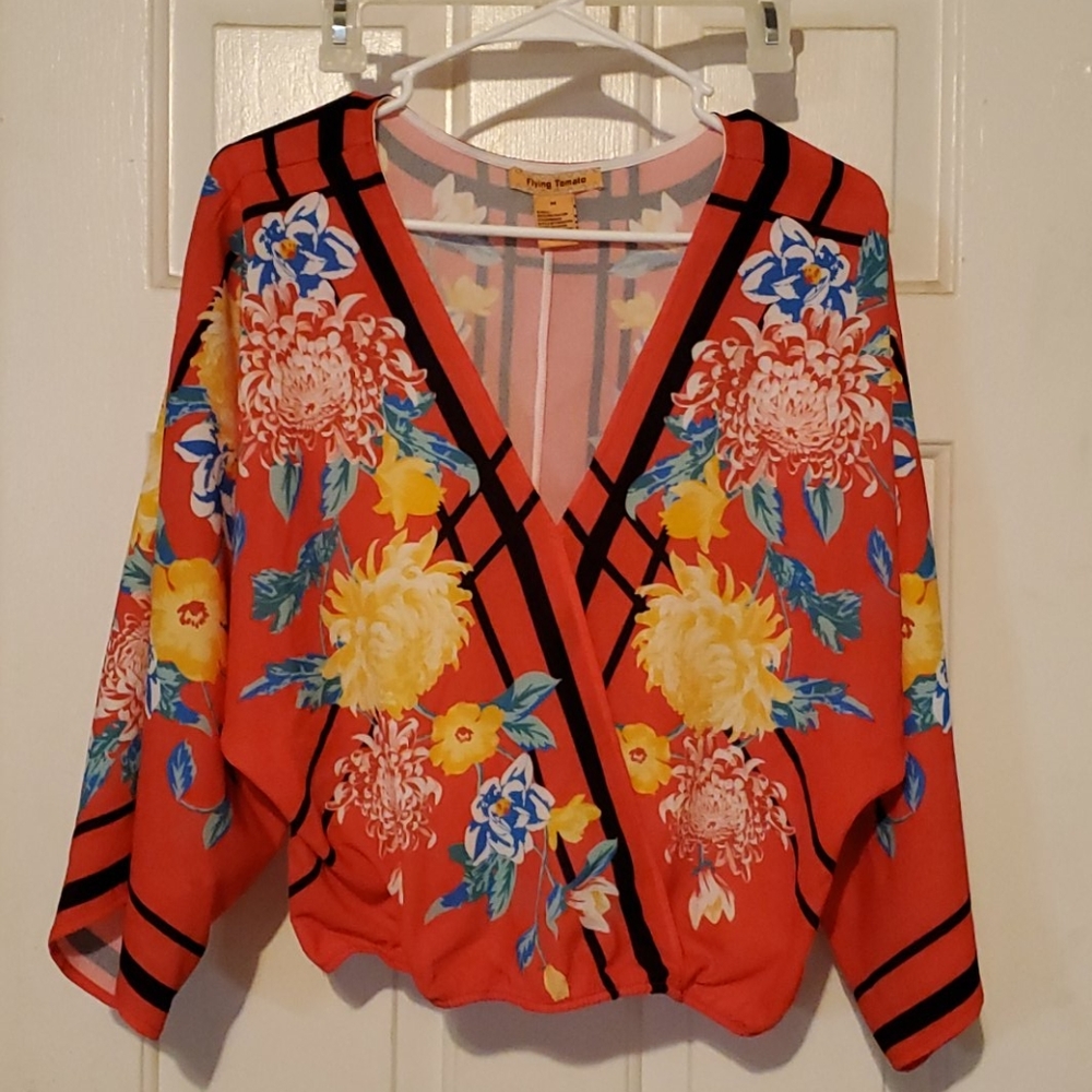 Flying Tomatoes top kimono sleeves med vibrant
